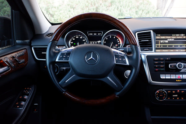 2012 Mercedes-Benz - ML350 4Matic - Highly Equipped