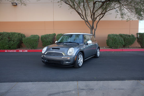 2005 Mini Cooper S - 6-speed manual - Panoramic Roof