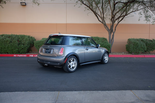 2005 Mini Cooper S - 6-speed manual - Panoramic Roof