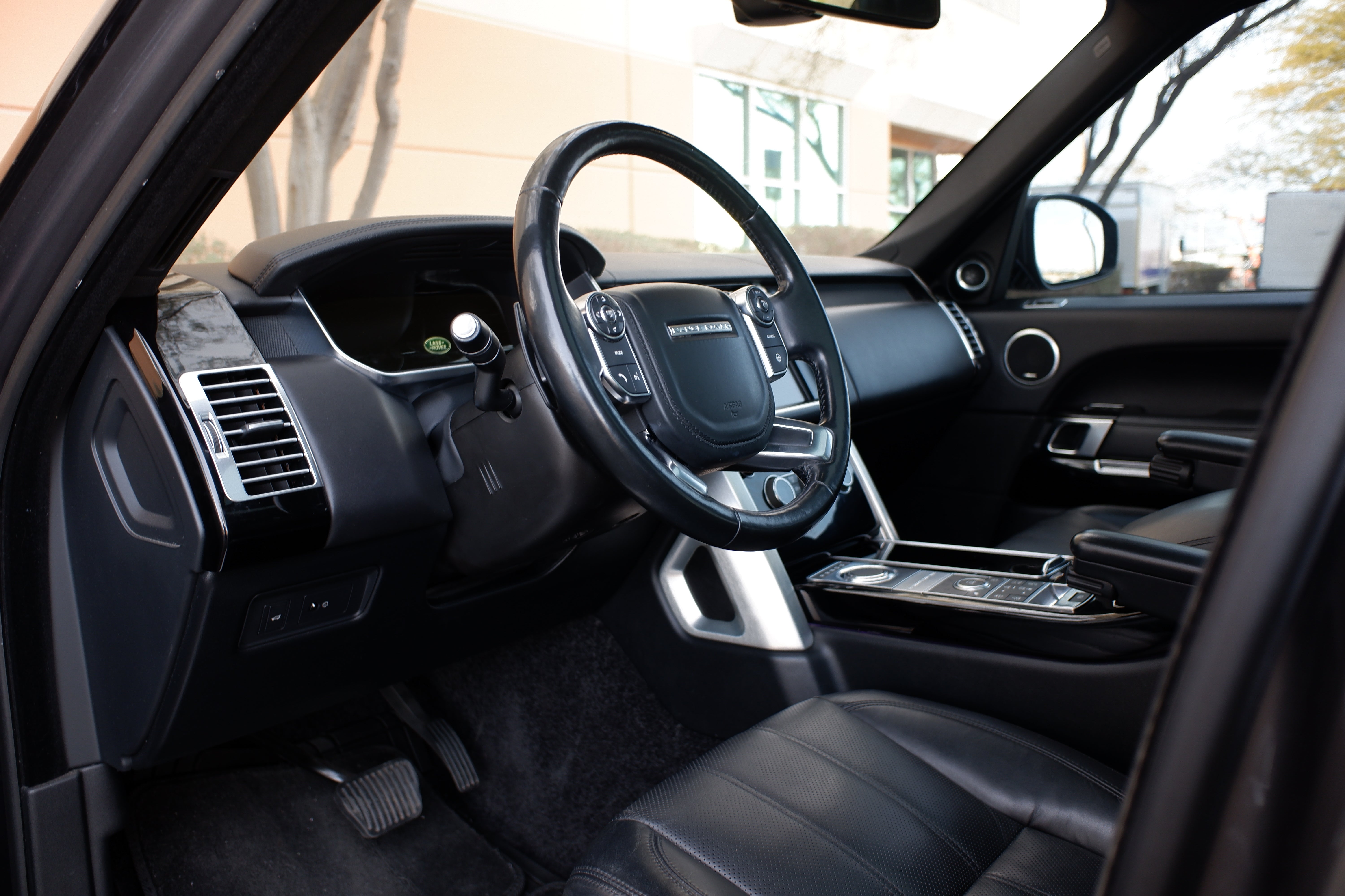 2016 Land Rover Range Rover HSE photo 3