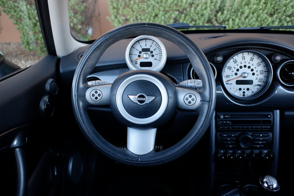 2005 Mini Cooper S - 6-speed manual - Panoramic Roof