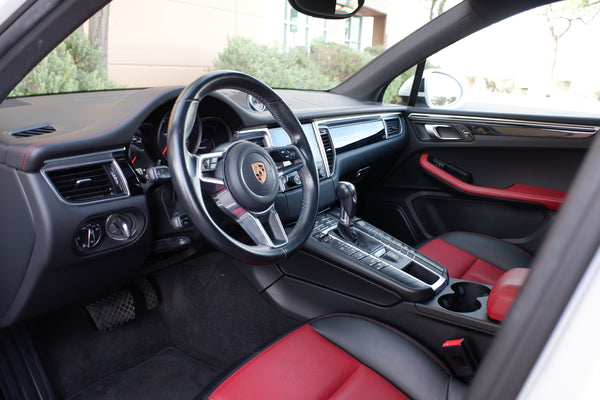 2018 Porsche Macan - White on Red