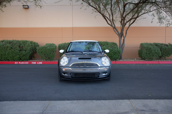 2005 Mini Cooper S - 6-speed manual - Panoramic Roof