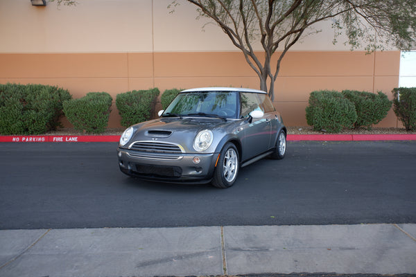 2005 Mini Cooper S - 6-speed manual - Panoramic Roof