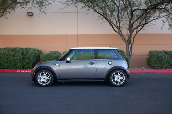 2005 Mini Cooper S - 6-speed manual - Panoramic Roof