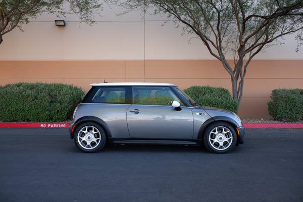 2005 Mini Cooper S - 6-speed manual - Panoramic Roof