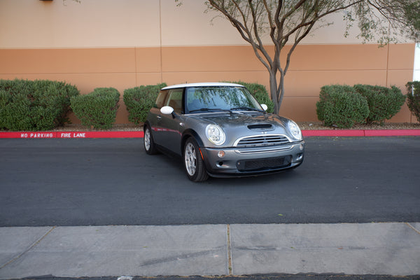 2005 Mini Cooper S - 6-speed manual - Panoramic Roof