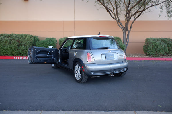 2005 Mini Cooper S - 6-speed manual - Panoramic Roof