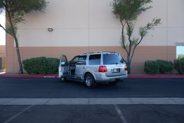 2004 Lincoln Navigator Luxury - 72k miles - AWD