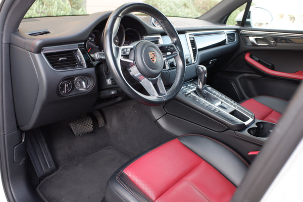 2018 Porsche Macan - White on Red