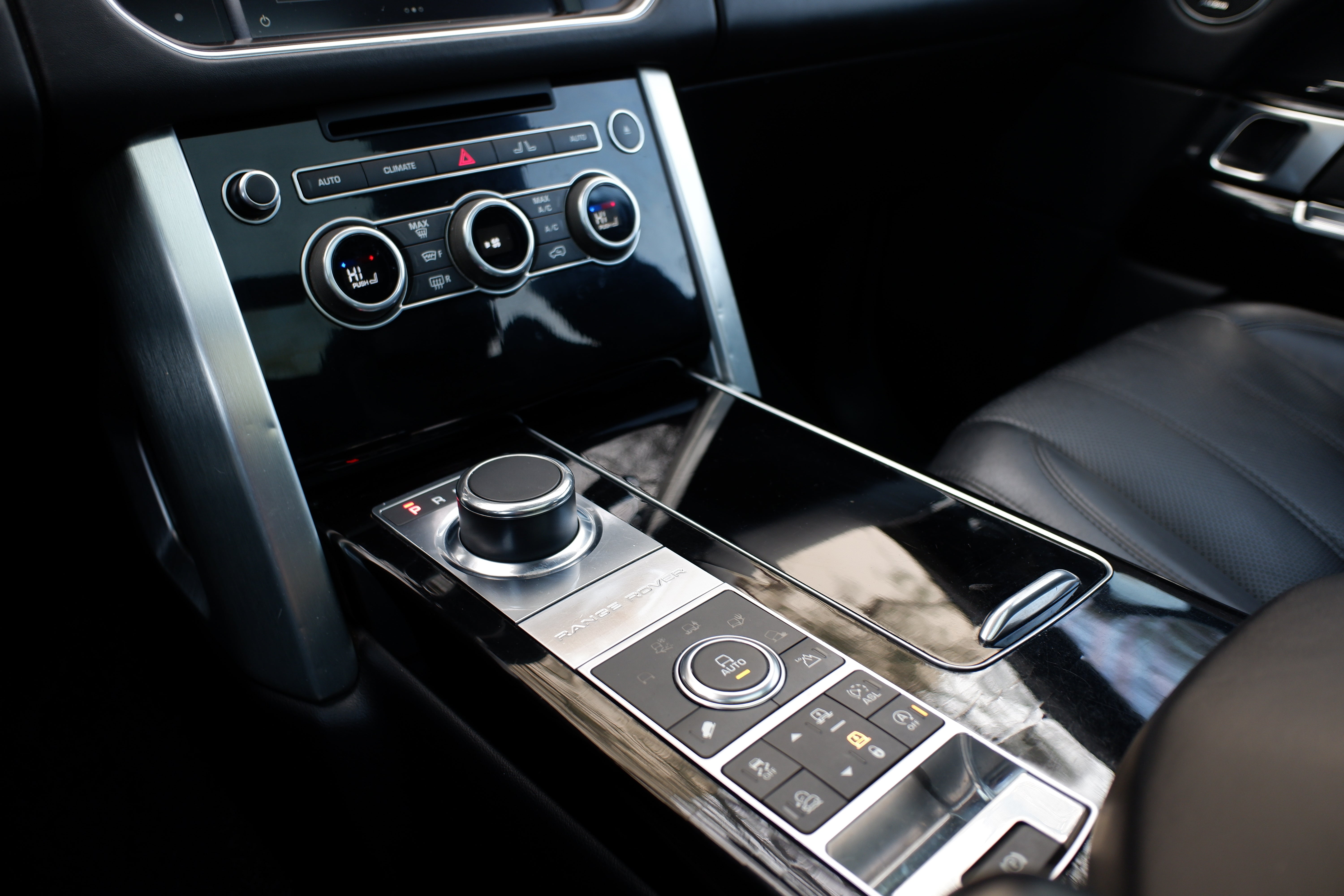 2016 Land Rover Range Rover HSE photo 23