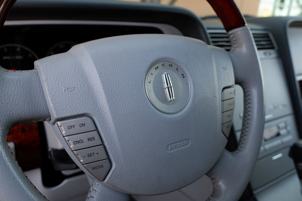 2004 Lincoln Navigator Luxury - 72k miles - AWD