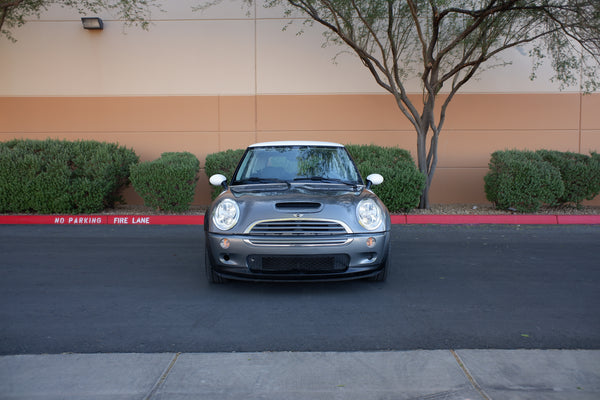 2005 Mini Cooper S - 6-speed manual - Panoramic Roof