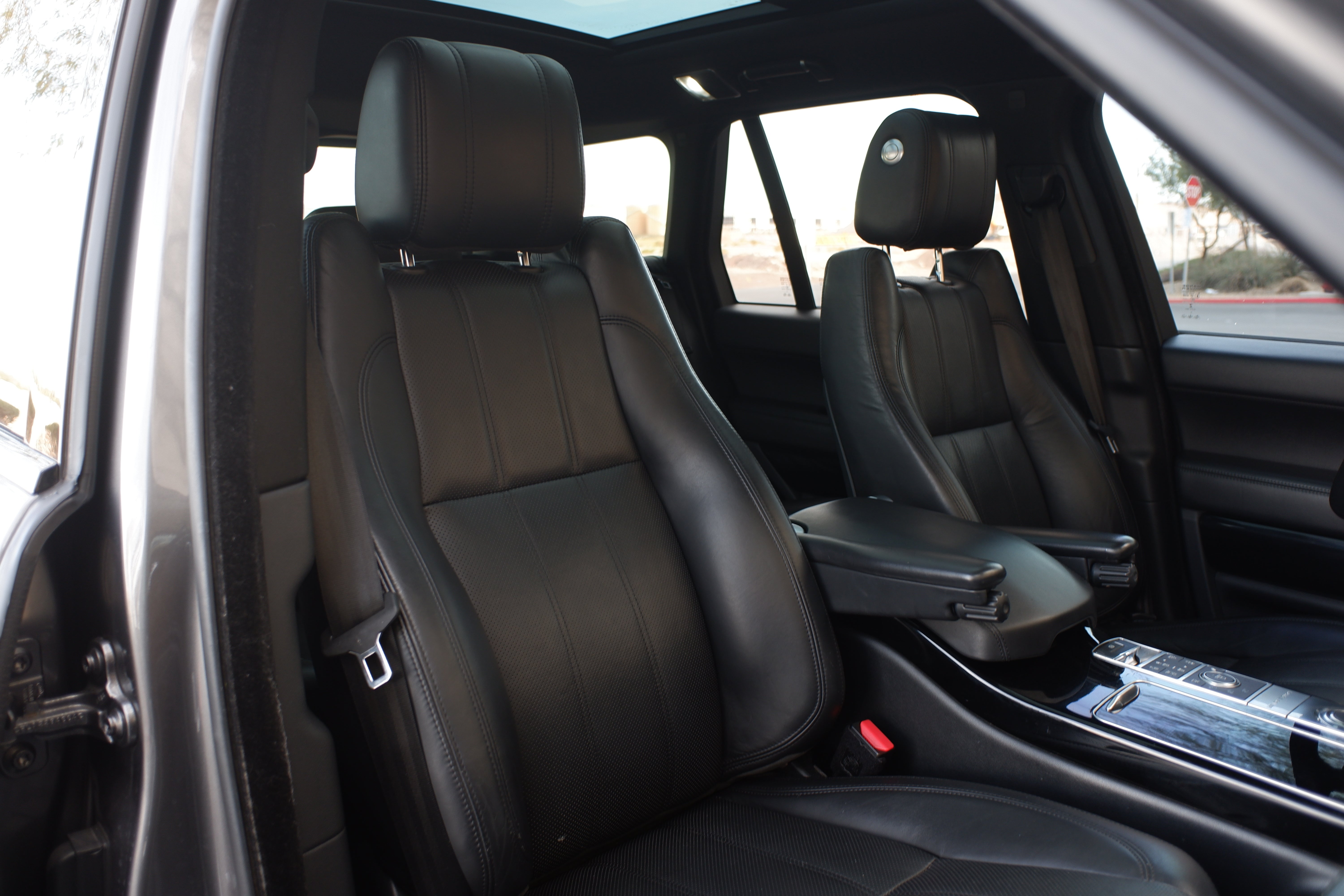2016 Land Rover Range Rover HSE photo 29