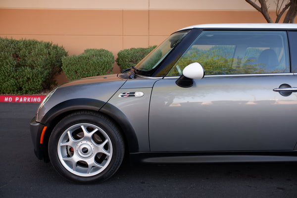 2005 Mini Cooper S - 6-speed manual - Panoramic Roof