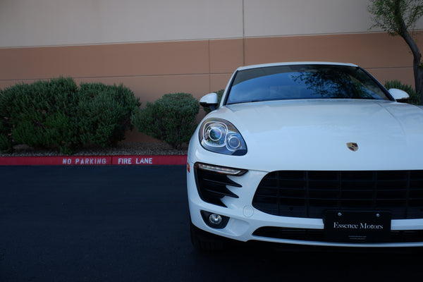 2018 Porsche Macan - White on Red