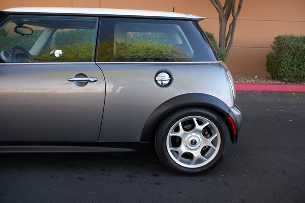 2005 Mini Cooper S - 6-speed manual - Panoramic Roof