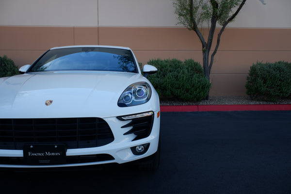 2018 Porsche Macan - White on Red