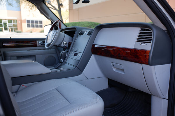 2004 Lincoln Navigator Luxury - 72k miles - AWD