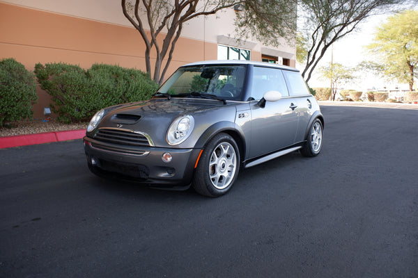 2005 Mini Cooper S - 6-speed manual - Panoramic Roof