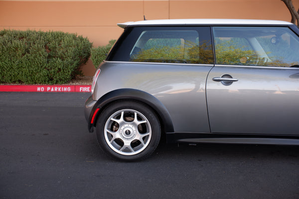 2005 Mini Cooper S - 6-speed manual - Panoramic Roof