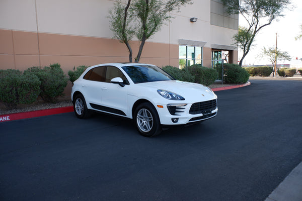 2018 Porsche Macan - White on Red