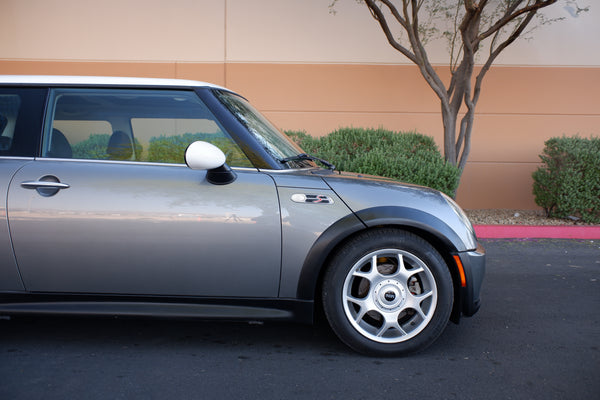 2005 Mini Cooper S - 6-speed manual - Panoramic Roof