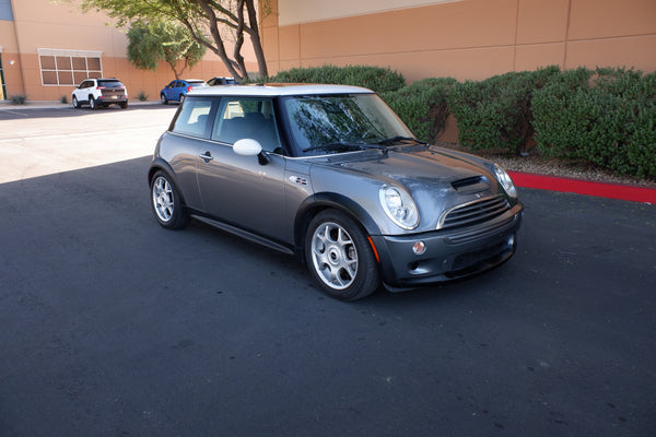 2005 Mini Cooper S - 6-speed manual - Panoramic Roof