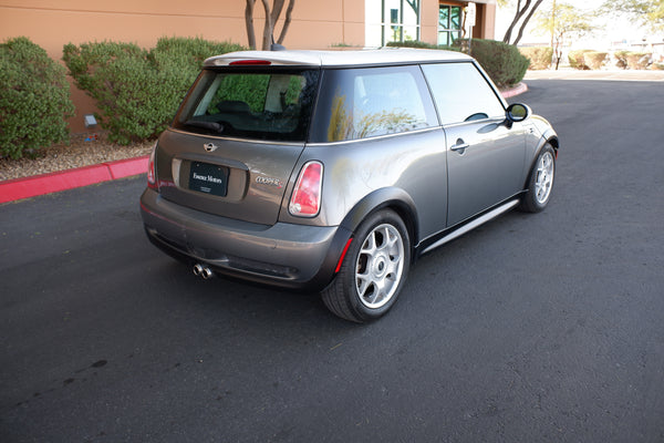 2005 Mini Cooper S - 6-speed manual - Panoramic Roof