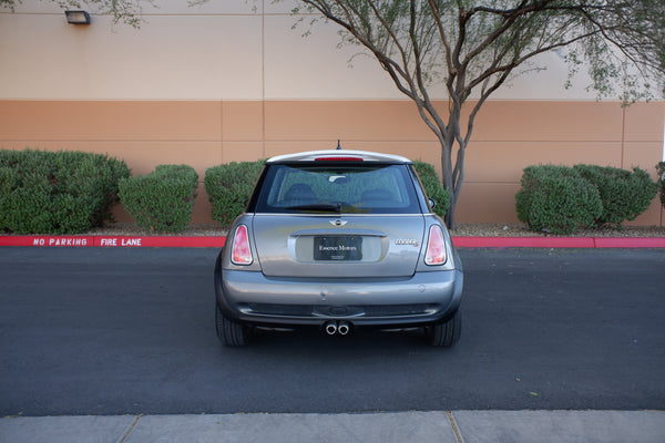 2005 Mini Cooper S - 6-speed manual - Panoramic Roof