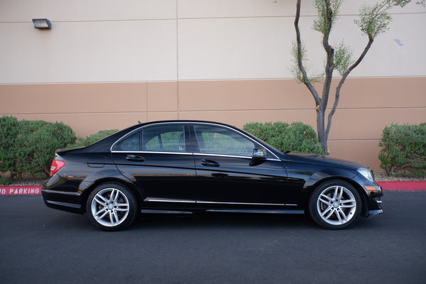 2013 Mercedes-Benz C250 w/ rear view camera