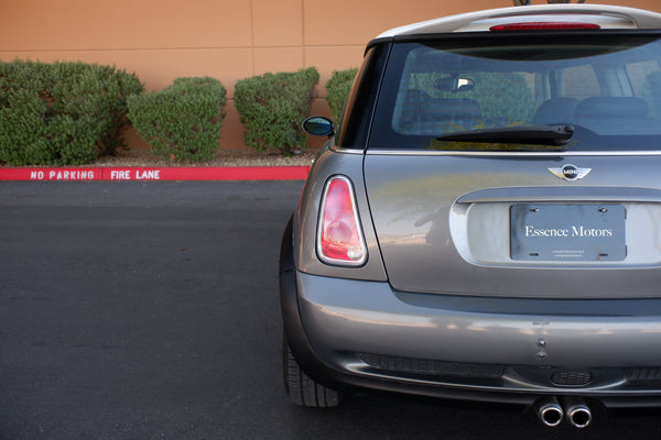 2005 Mini Cooper S - 6-speed manual - Panoramic Roof