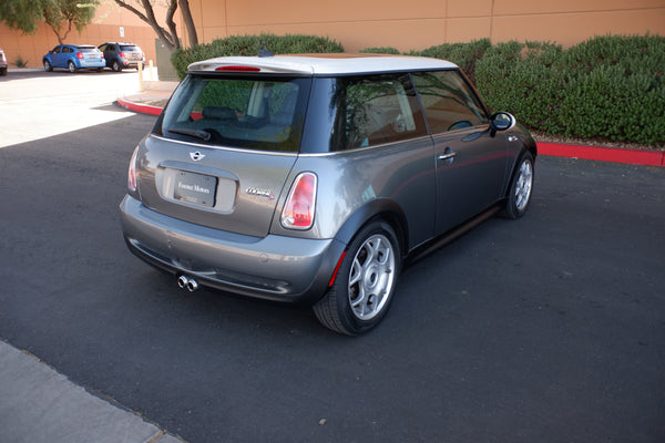 2005 Mini Cooper S - 6-speed manual - Panoramic Roof