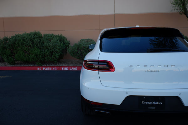 2018 Porsche Macan - White on Red