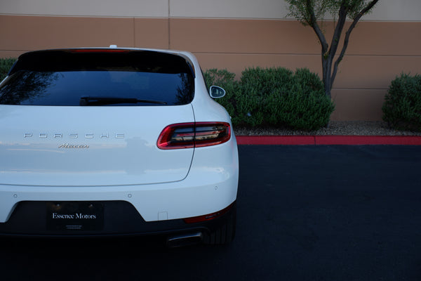 2018 Porsche Macan - White on Red