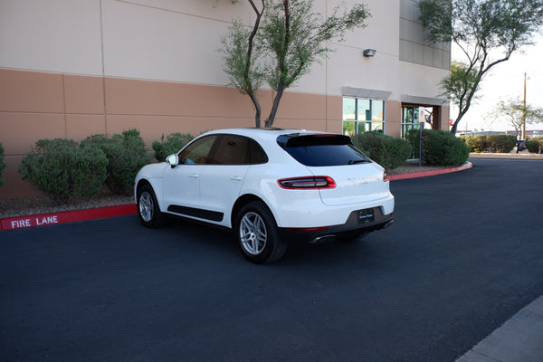 2018 Porsche Macan - White on Red