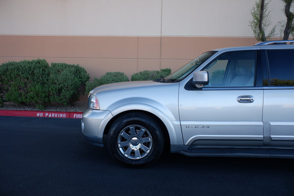 2004 Lincoln Navigator Luxury - 72k miles - AWD